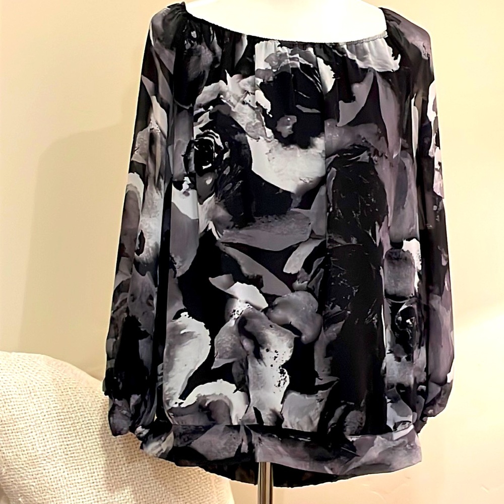 Stunning Vince Camuto Black and White Blouse